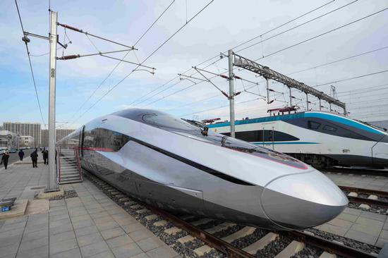 China unveils 450 km/h high-speed train prototype