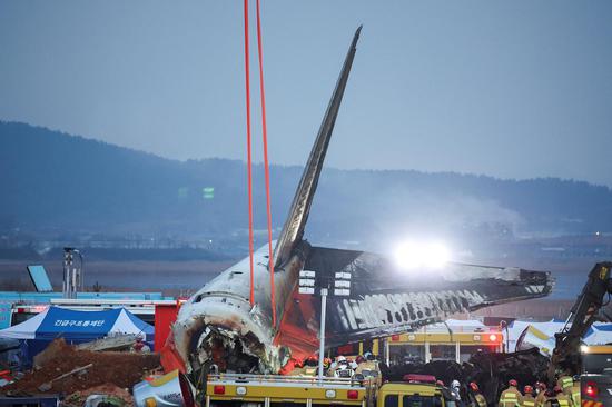 179 people aboard crashed S. Korean jet confirmed dead, 2 rescued