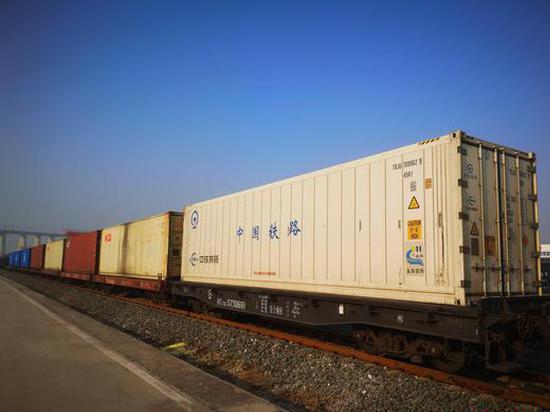 Direct cold chain freight train from Vientiane to Hunan boosts Southeast Asian fruit imports