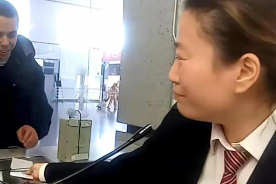 Shanghai railway staff finds fame with rapid typing, spoken English