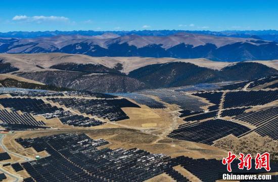 Aerial view of the first phase of the Kela Photovoltaic Power Station, the world's biggest and highest power station that uses both water and light to generate energy, Kela Township of Yajiang County, southwest China's Sichuan Province, Dec. 23, 2024. (Photo: China News Service/Xue Di)