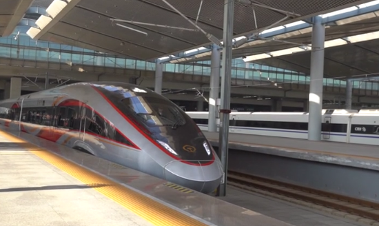 First direct high-speed train linking Xi'an to Hong Kong enters service