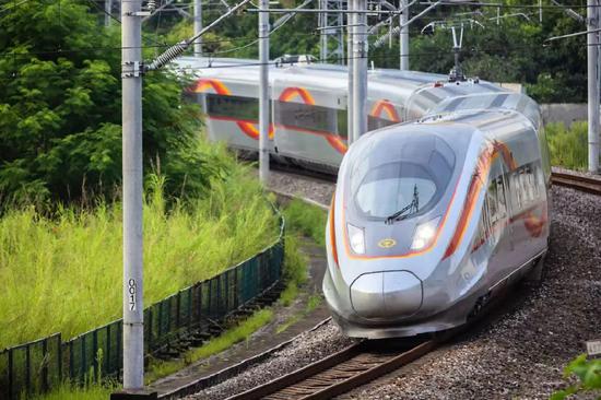 Fuxing high-speed trains enjoy a bath in prep for 2025 Spring Festival rush