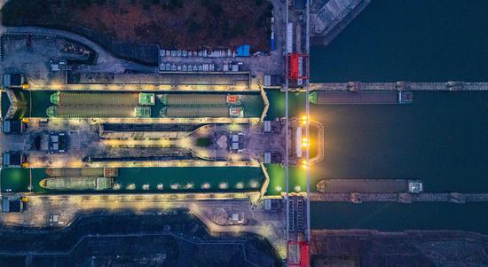 North ship lock of Three Gorges Dam switched to downstream operation