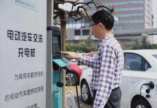 China makes great strides in expressway charging pile coverage