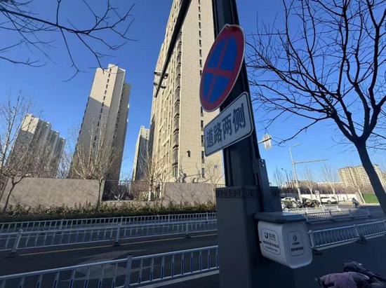 Smart lampposts provide public charging service in Beijing 