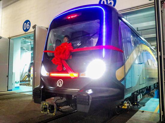 World's first carbon fiber metro train begins operation in E China