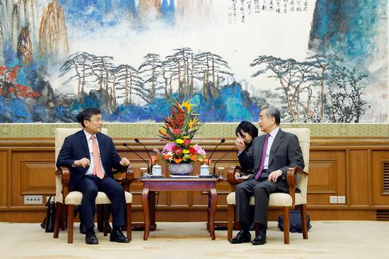 Wang Yi: China willing to elevate Vietnam relations