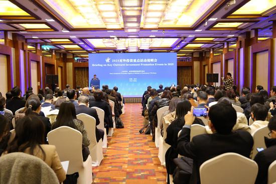 Global delegates laud China's investment as growth driver