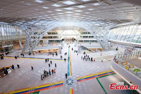 An interior view of Chaoyang Station Transportation Hub in Beijing, Dec. 15, 2024. (Photo: China News Service/Jia Tianyong)