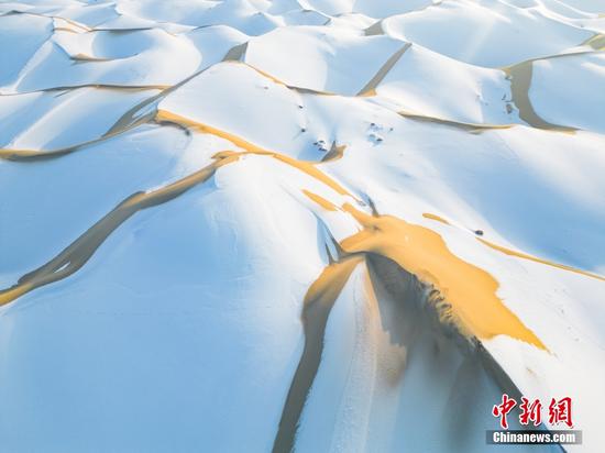 'Sea of Death' covered by snow in Xinjiang