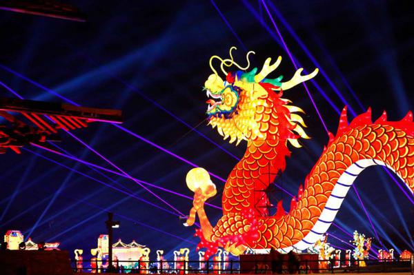 The Chang'an Lantern Festival kicked off on Wednesday in Xi'an, Shaanxi province. (Photo by Qin Feng/chinadaily.com.cn)