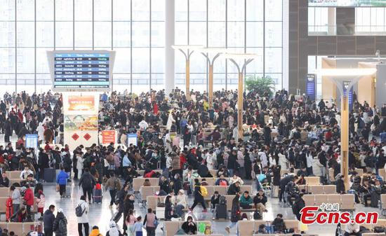 Spring Festival travel rush sees 112 mln passenger trips by Thursday: China Railway