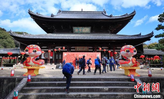 Happy Spring Festival in Mampukuji Temple，an event celebrating the Chinese New Year， kicks off on Jan. 25, 2025, in Kyoto, Japan. (Photo courtesy of China National Tourist Office in Osaka)