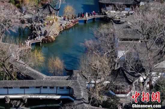 Visitor visit the Humble Administrator's Garden in Suzhou, Feb. 7, 2025. (Photo/China News Service) Visitor visit the Humble Administrator's Garden in Suzhou, Feb. 7, 2025. (Photo/China News Service)