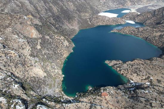 Spectacular scenery of 'three-colored lakes' in winter