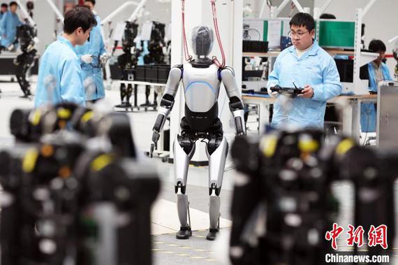 Engineers assemble various parts of humanoid robots in order and conducted tests on Feb. 18, 2024 at AgiBot in Shanghai. (Photo:China News Service/Tang Yanjun) Engineers assemble various parts of humanoid robots in order and conducted tests on Feb. 18, 2024 at AgiBot in Shanghai. (Photo:China News Service/Tang Yanjun)