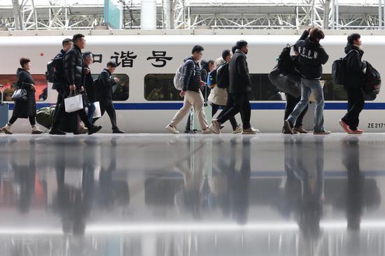 Passenger trips reach 513 million during Spring Festival travel rush