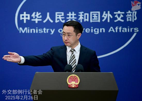 China urges the U.S. to stop arming Taiwan: FM