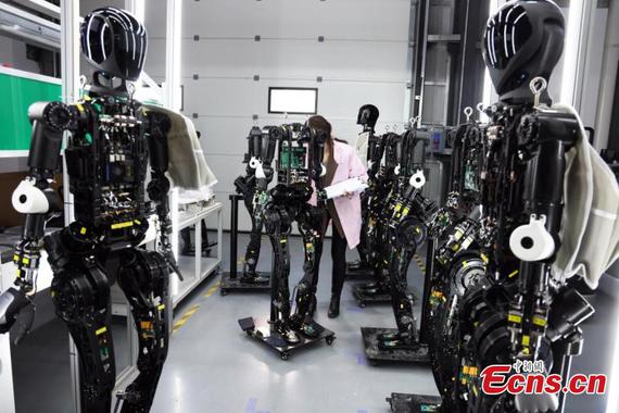 Engineers train humanoid robots at a factory in Shanghai, Feb. 18, 2025. (Photo: China News Service/Tang Yanjun)