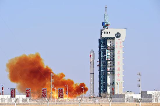 A Long March 2C carrier rocket carrying two satellites blasts off from the Jiuquan Satellite Launch Center in Northwest China, Feb 27, 2025. (Photo by Wang Jiangbo/For chinadaily.com.cn)