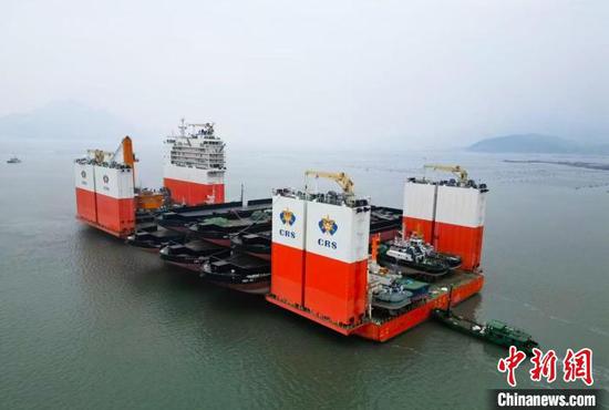 World's third largest semi-submersible ship heads for Guinea