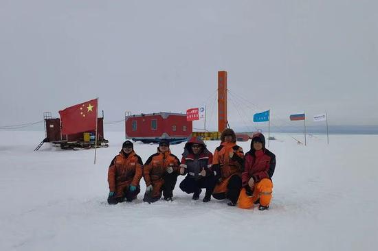 China's 41st Antarctic expedition team deploys cutting-edge drill to gather data
