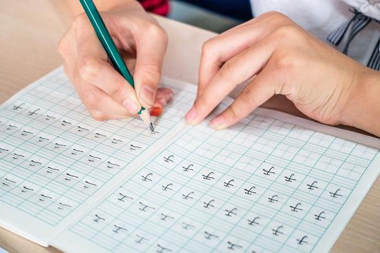 Study shows correct stroke order key to improving Chinese writing skills