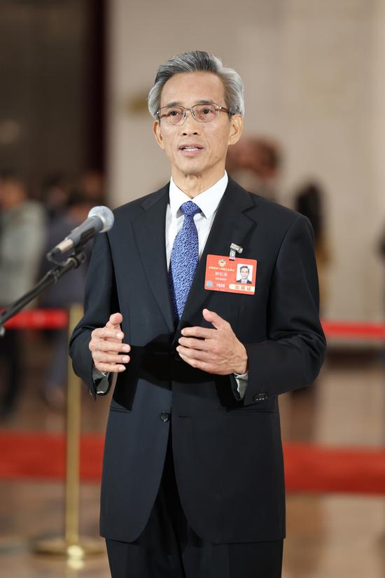 Lin Songtian, national political adviser and deputy director of the Committee on Foreign Affairs of the Chinese People's Political Consultative Conference National Committee, speaks to the media. (Photo by Wang Jing/chinadaily.com.cn)