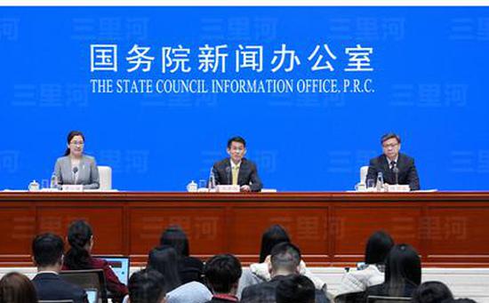 The State Council Information Office of China holds a press briefing in Beijing on March 5. (Photo:China News Service/Zhang Xiangyi)