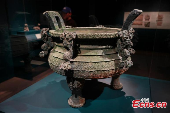 A tripod food vessel dating back to the Spring and Autumn period (770 B.C.-476 B.C.) is on show during a press preview of an exhibition titled Eternal Offerings: Chinese Ritual Bronzes from the Minneapolis Institute of Art, at China Institute Gallery in New York, U.S., March 5, 2025. (Photo: China News Service/Liao Pan) A tripod food vessel dating back to the Spring and Autumn period (770 B.C.-476 B.C.) is on show during a press preview of an exhibition titled Eternal Offerings: Chinese Ritual Bronzes from the Minneapolis Institute of Art, at China Institute Gallery in New York, U.S., March 5, 2025. (Photo: China News Service/Liao Pan)