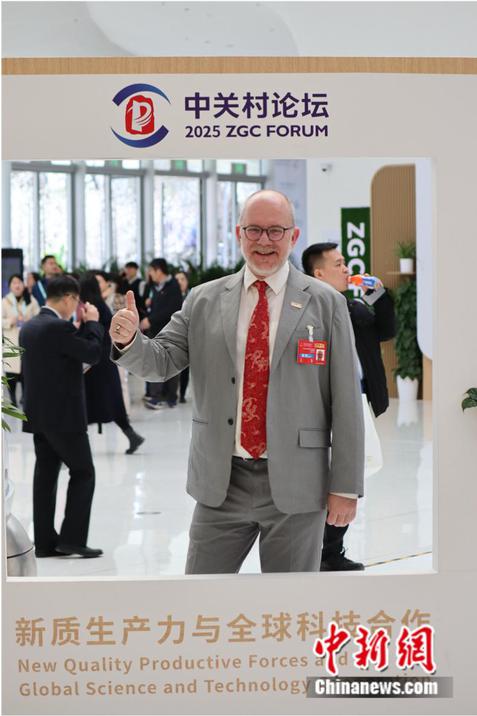 Simon Redfern, dean of the College of Science, Nanyang Technological University. (Photo: China News Service/Chen Tianhao) Simon Redfern, dean of the College of Science, Nanyang Technological University. (Photo: China News Service/Chen Tianhao)