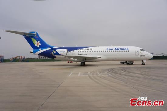 China delivered a homegrown regional C909 jetliner to Laos in Shanghai, March 30, 2025. (Photo/China News Service)