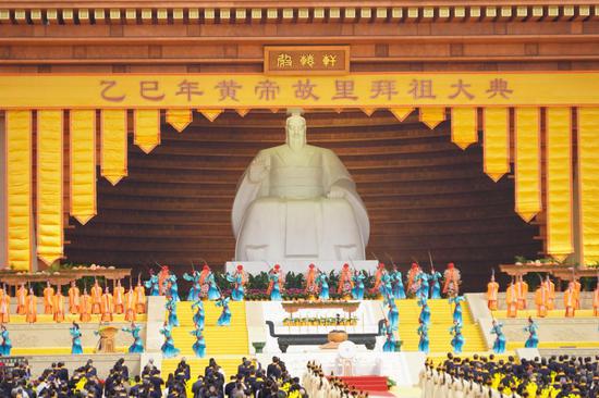 Grand ceremony held to worship legendary ancestor Huangdi in Henan