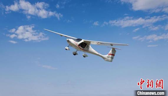 A fixed-wing electric aircraft, RX1E-A, is delivered in Hefei, central China's Anhui Province, March 31, 2025. (Photo provided to China News Service)