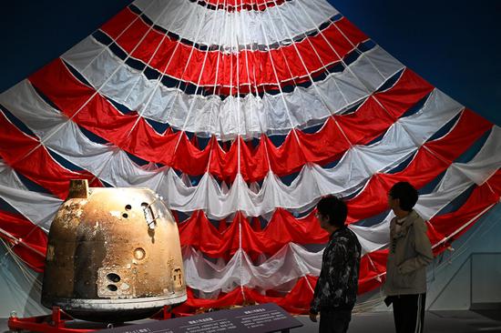 Beijing exhibition showcases China's lunar exploration achievements