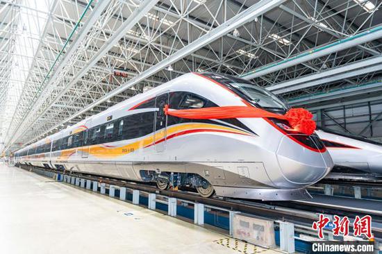 The latest intelligent intercity high-speed electric multiple units (EMUs) rolls off the production line in Changchun, northeast China's Jilin Province, April 2, 2025. (Photo/China News Service)