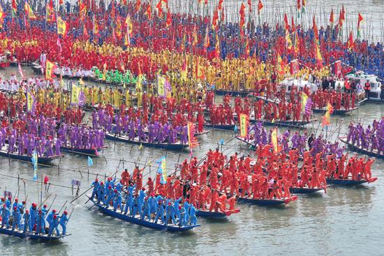 Centuries-old Qintong Boat Festival celebrated in Jiangsu