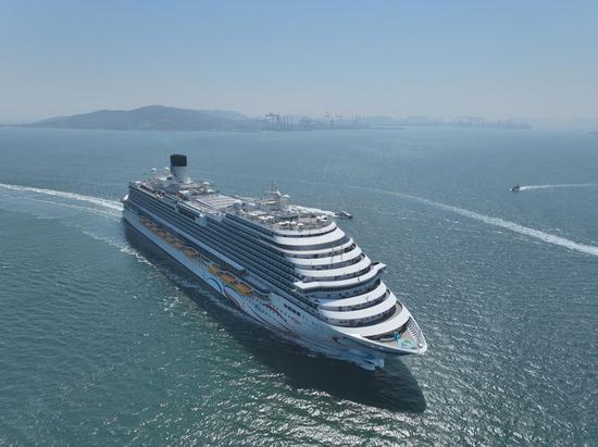 Adora Magic City makes debut voyage in Qingdao