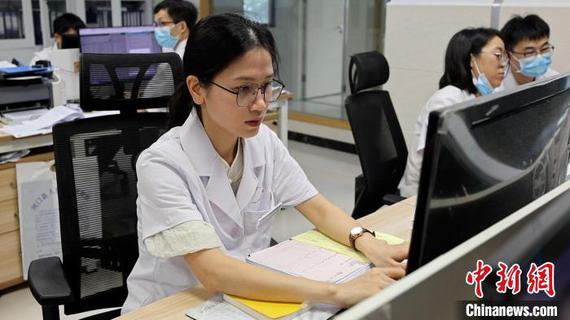 Photo shows Chen Shiying at work. (Photo provided to China News Network /Yang Wenguang) Photo shows Chen Shiying at work. (Photo provided to China News Network /Yang Wenguang)