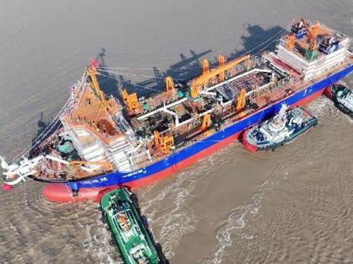 China delivers world's largest dual-fuel container ship in Shanghai