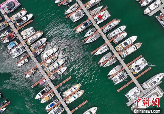 Yacht are displayed at Sanya International Yacht Center, south China's Hainan Province as part of the ongoing 5th China International Consumer Products Expo (CICPE), April 15, 2025. (Photo/China News Service)