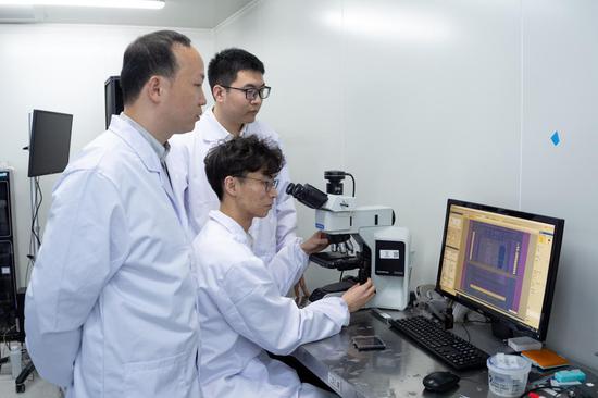 Reserachers develop flash memory device