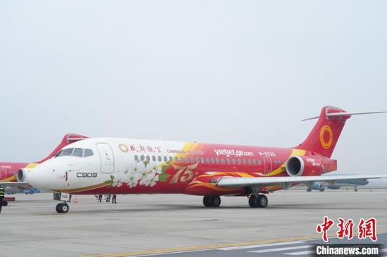 Two Chinese homegrown regional jetliners, or C909 are captured in Vietnam, April 19, 2025. (Photo/China News Service)