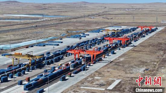 The return China-Europe freight trains stop at Manzhouli Port in north China's Inner Mongolia Autonomous Region handled, April 22, 2025. (Photo/China News Service)