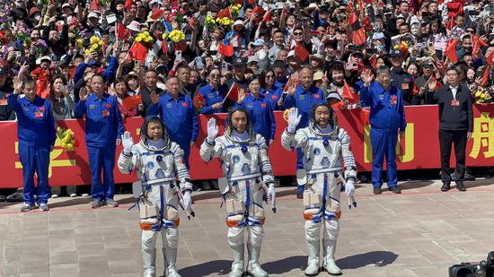 See-off ceremony held for Chinese astronauts of Shenzhou-20 mission
