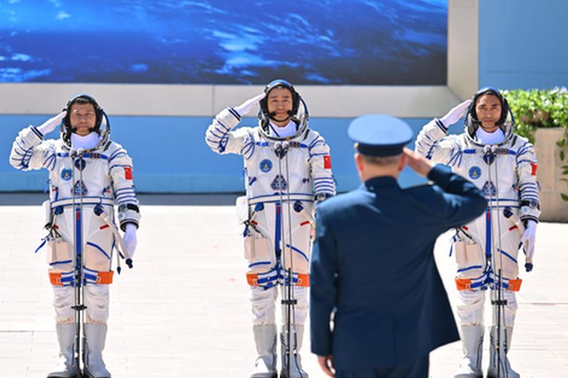 Shenzhou-20 astronauts head to launch tower after see-off ceremony