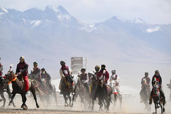 Xizang holds Dangjiren horse racing festival