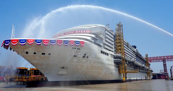 China's second domestically built large cruise ship, Adora Flora City, receives a water salute on Monday at Shanghai Waigaoqiao Shipbuilding as the vessel achieves the milestone of dock float-up. This marked its transition from structural outfitting to interior installation and system commissioning. (GAO ERQIANG/CHINA DAILY)
