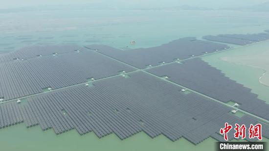 Aerial view of China's first offshore photovoltaic farm built in a sea area with high wind speeds in Dongshan County, Zhangzhou, east China's Fujian Province, April 29, 2025. (Photo provided to China News Service)